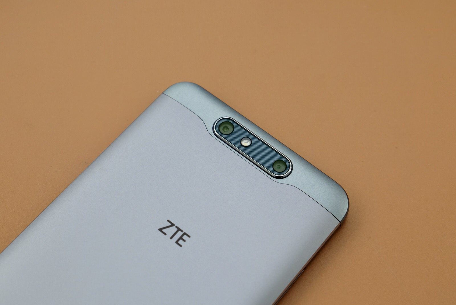 中兴BladeV9,中兴BLADEV8怎么样