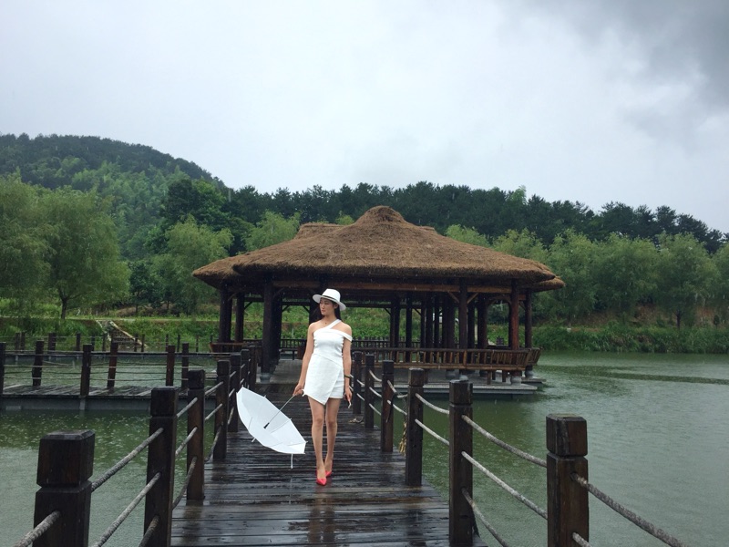 肩上带子,肩上有肩带勒痕