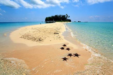 阳春三月，小萌高管们受邀齐飞诗巴丹参加“马布海洋日”~