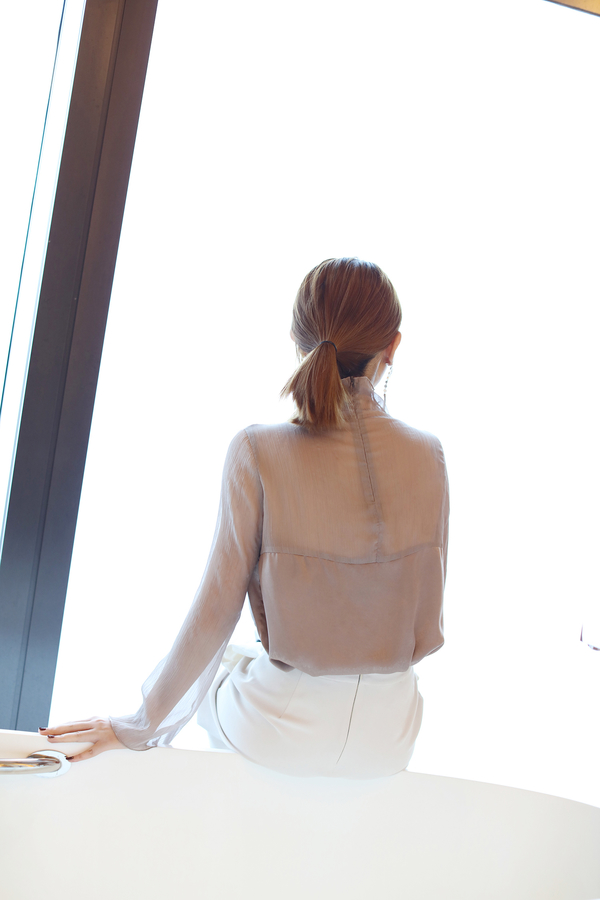 时尚洋气黑色雪纺上衣搭配直筒裤,白色雪纺裤裙搭配上衣