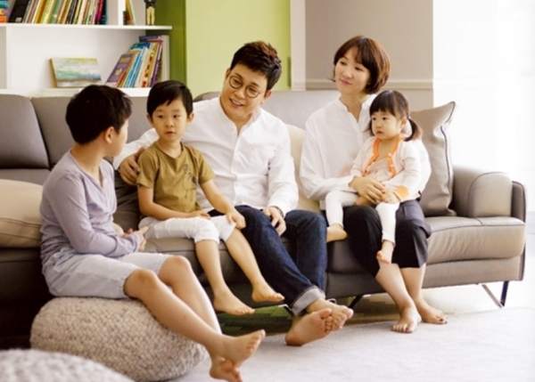 国外的体育解说确实不太一样,比如可以转行当总统