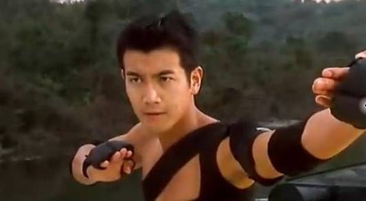 他演《三生三世》老凤凰，天生一副盛世美颜，竟然还会八国语言！