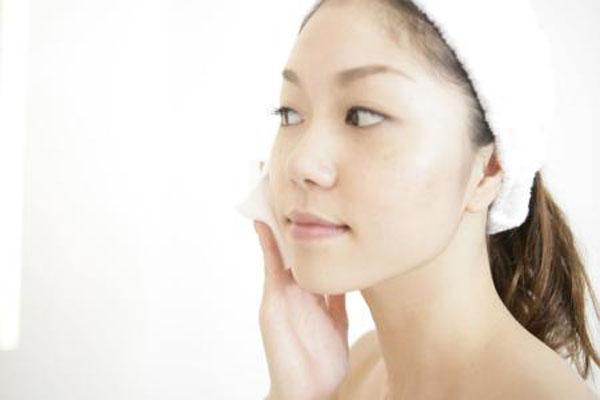 水加什么东西能皮肤变白,水加什么能使皮肤变白