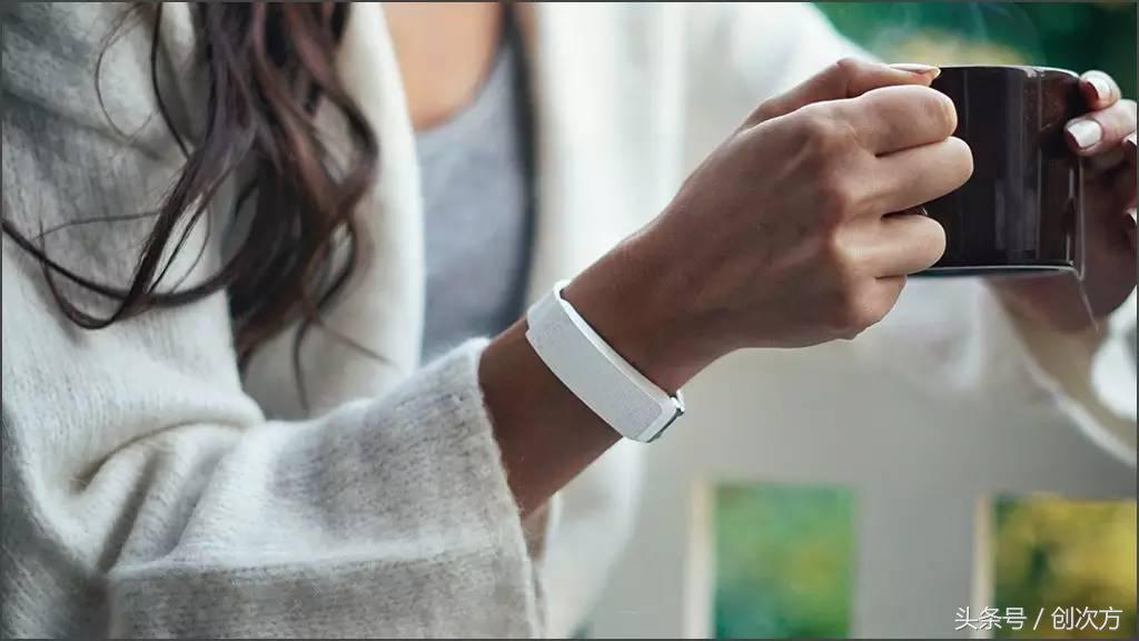 相隔两地的恋人，也能异地抚摸到对方！怎么做到的