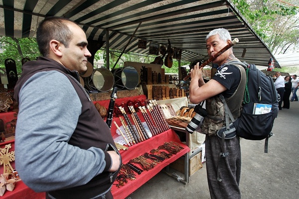 中国竹笛一响，亚美尼亚古董市场上的乐器贩子脸就红了