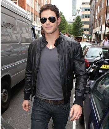 春雨季,就让皮革外套为你遮风挡雨!