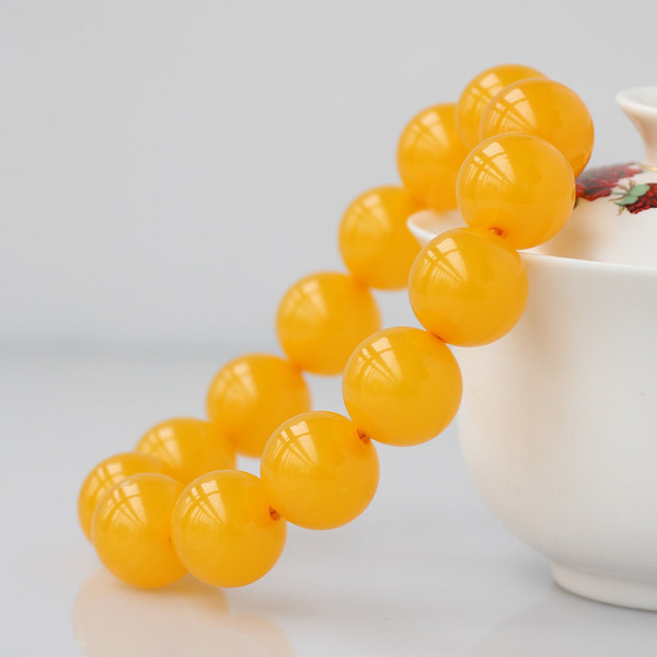 刚买回的蜜蜡为何油乎乎的,蜜蜡买回来后分层了