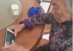 某男子竟然用“它”上王者和妹纸-撸虎水货