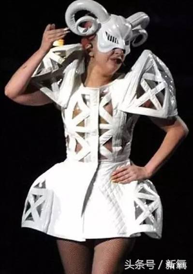 邓紫棋皮裤和别的女星对比,邓紫棋皮裤大盘点