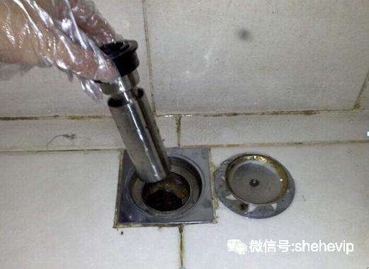 菜盆地漏堵塞最快的疏通方法,厕所堵了在家怎么补救