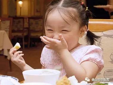 小孩肠胃炎拉吐怎么治疗,孩子肠胃炎又拉又吐推拿手法