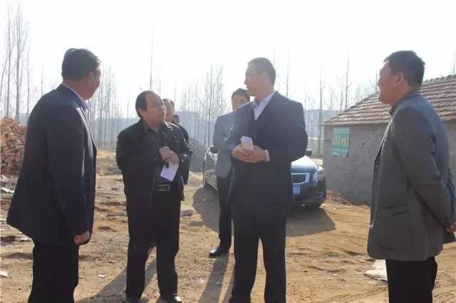 两年了，这群人跟峨山“较上了劲”