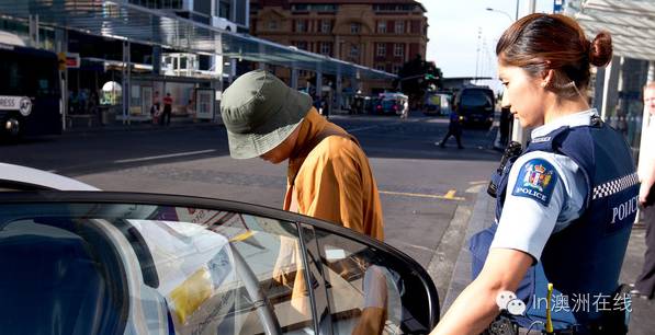 怒!亚洲假和尚已席卷世界各国骗钱!不止是伦敦!老外们都毛了!