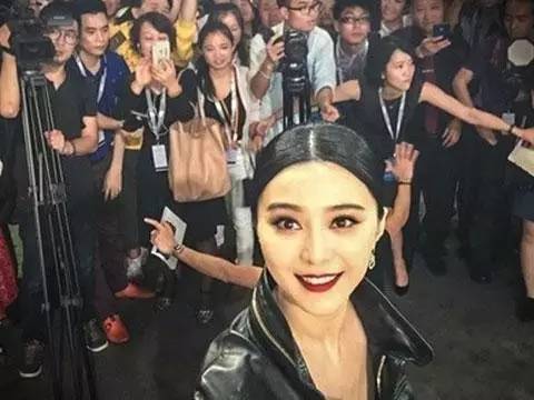 女生怎么和直男聊天女生追男生,喜欢的女孩刚发朋友圈怎么追