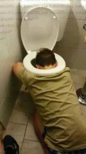 吸毒送外卖,断腿还裸贷……知乎1人分饰244角答题被封