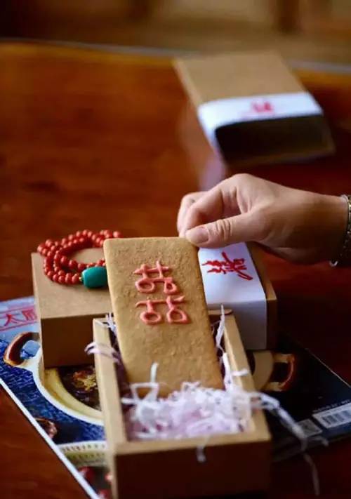 分享你们的婚礼请柬,简单一点的婚礼请柬文字