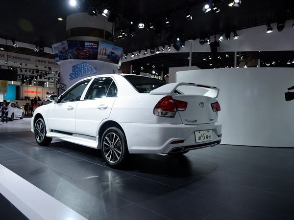 东南菱悦v3赛车版,菱悦v3手动豪华版落地价