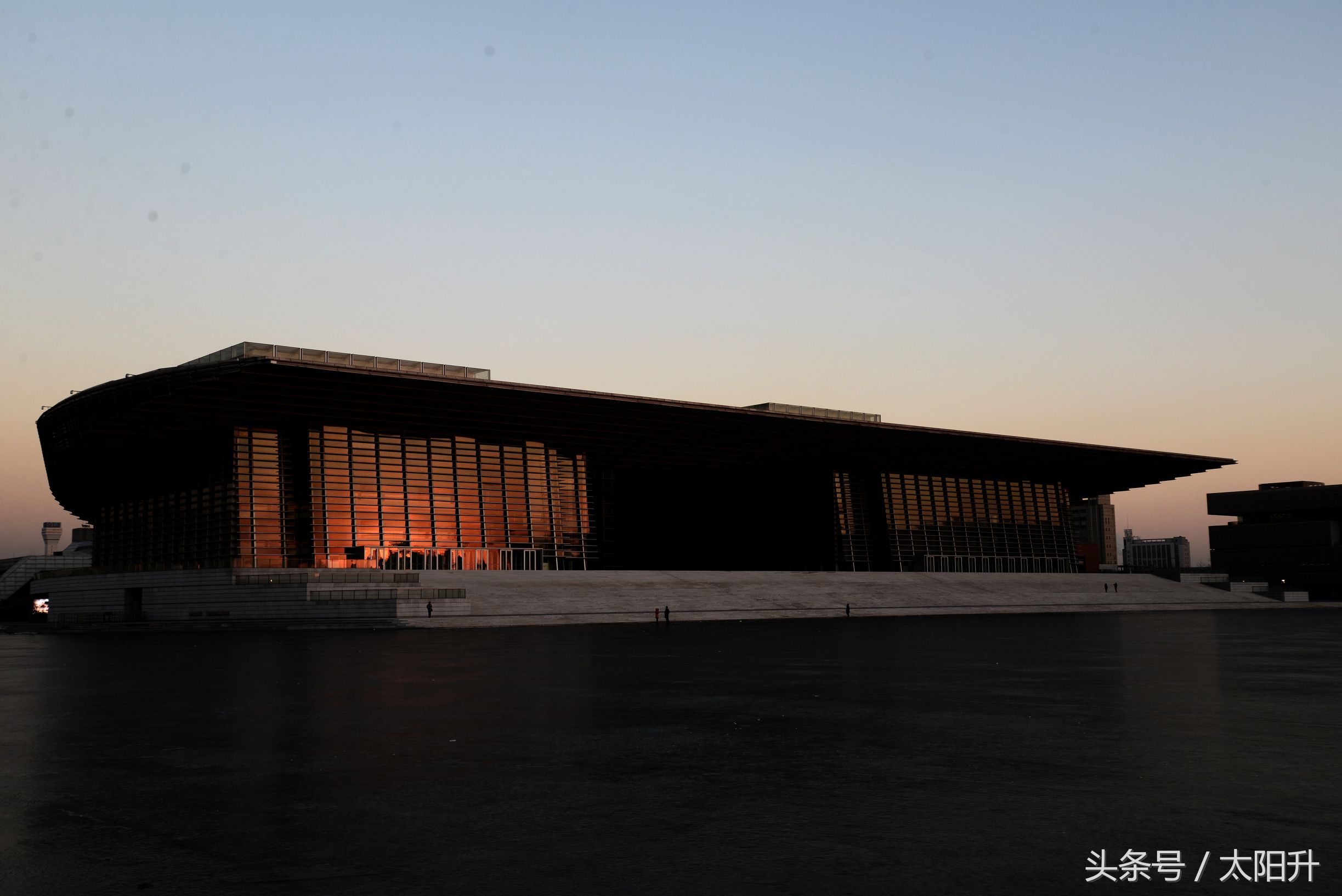 夜幕下的文化广场在哪里,天津文化中心银河夜景