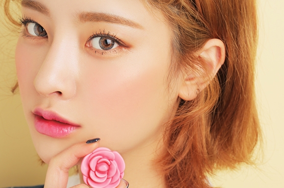 日韩绿茶婊们太犯规，居然用润唇霜做羞涩感发烧妆骗那些小男生