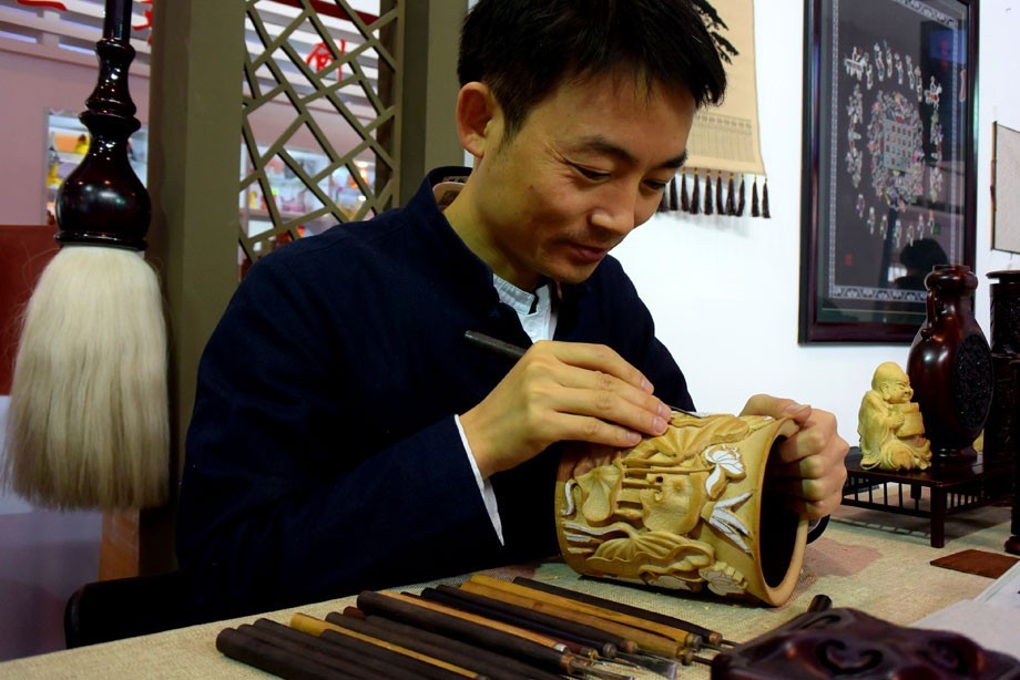 勇闯徽雕路，功成济四方