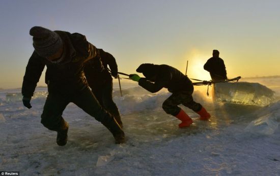 老板对你一见钟情的表现,老板对你这三个暗示要给你涨工资