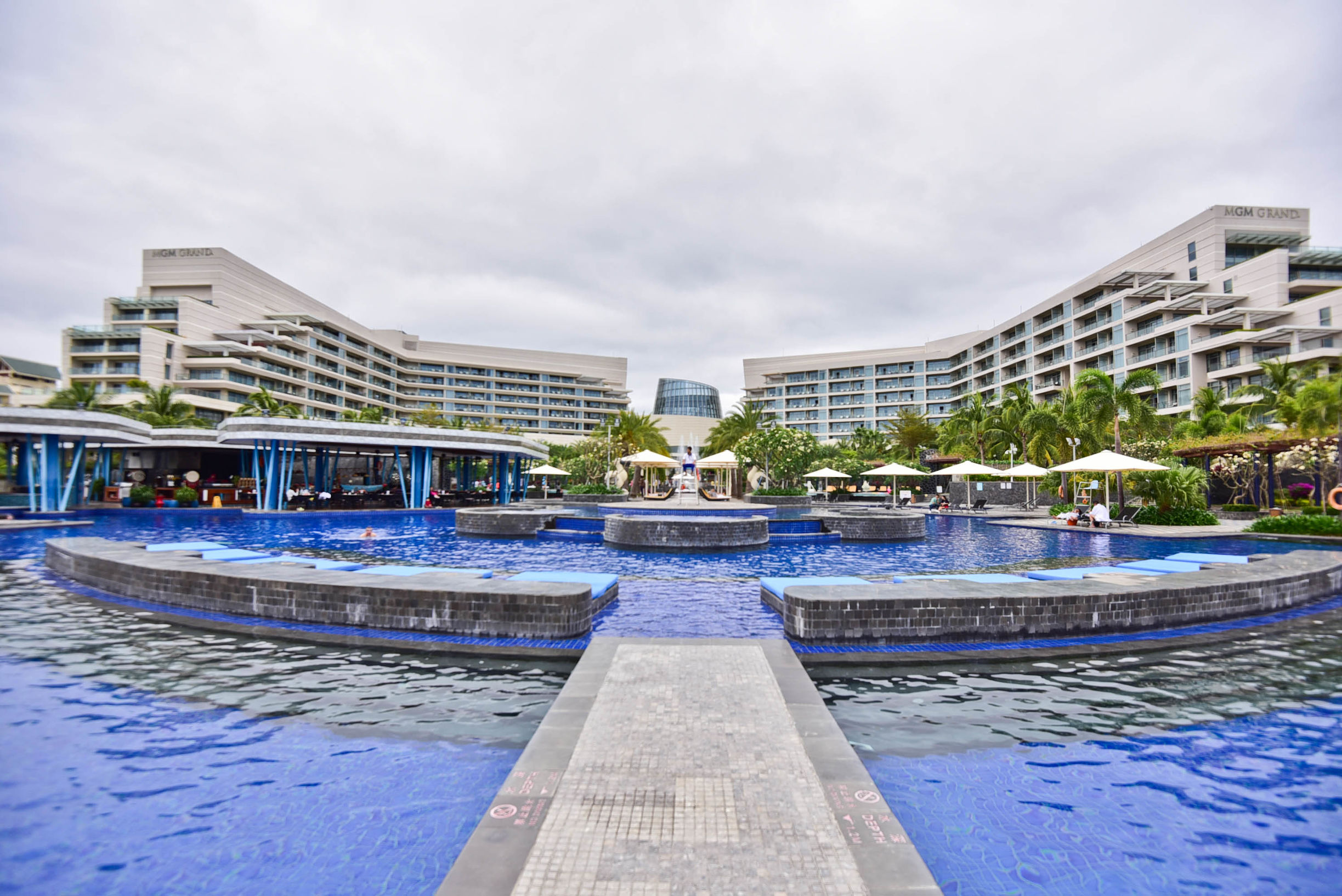 那片天空那片海这里的美人鱼不会游泳