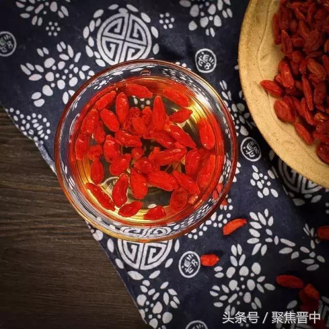 枸杞的功效作用搞笑视频,枸杞神奇功效与作用点是什么呢