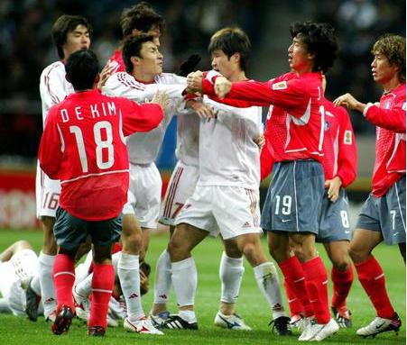 放倒孙兴慜的国足后卫,放倒韩国球员