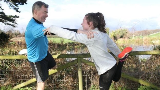 少女在跑步时失去意识