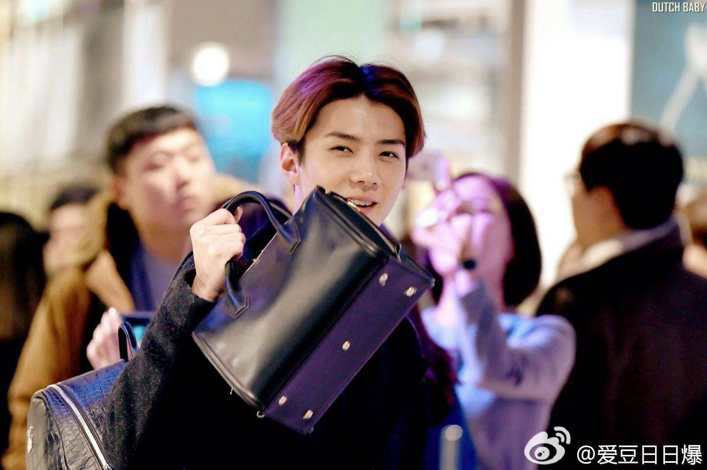 吴世勋代购时刻,吴世勋中国杂志代购