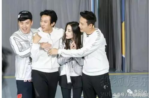 迪丽热巴邓超2020微博之夜互动,邓超迪丽热巴微博之夜2020