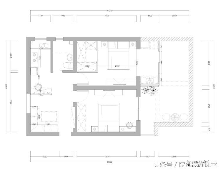 带天井的木头老房子,60平老房子一楼带院子