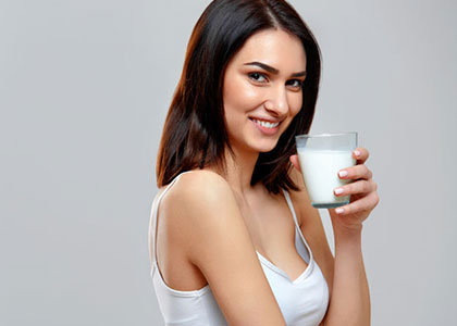 牛奶真的能美白皮肤吗,喝牛奶能美白真的假的
