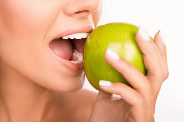 室友爱抖腿说明什么,室友睡觉老是抖腿