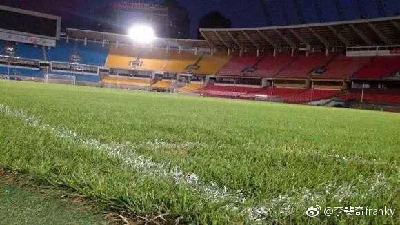 北京球迷街头,广州球迷与北京球迷对比