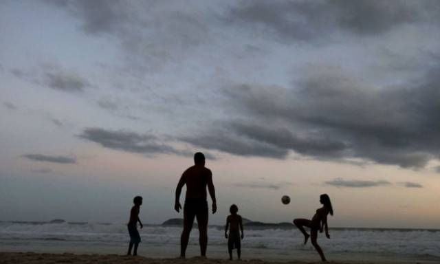 近期中国对伊朗足球比赛,中国足球1比0击败伊朗的视频