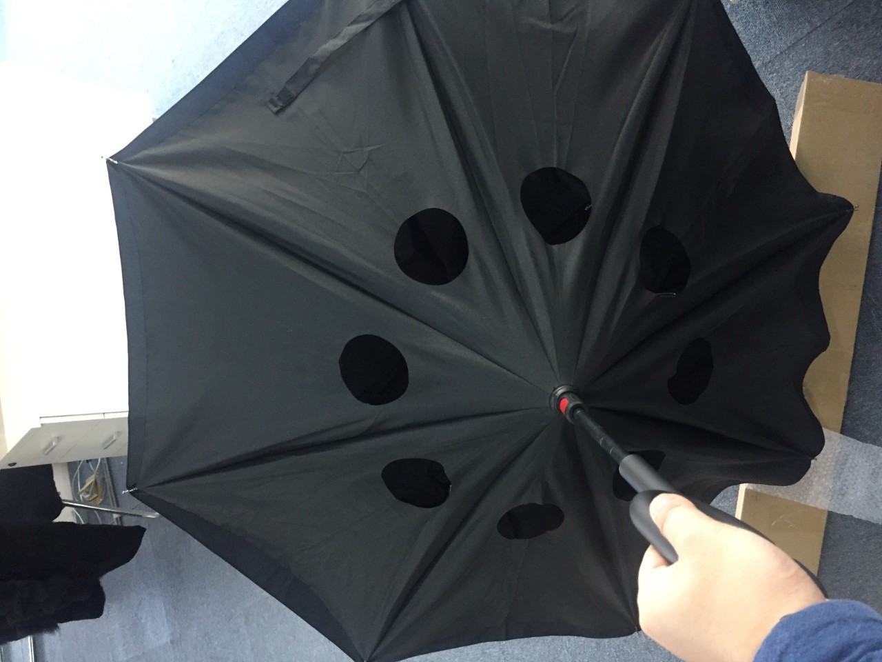 雨伞撑了3000年都没变过样，如今被一位大叔给彻底颠覆了！