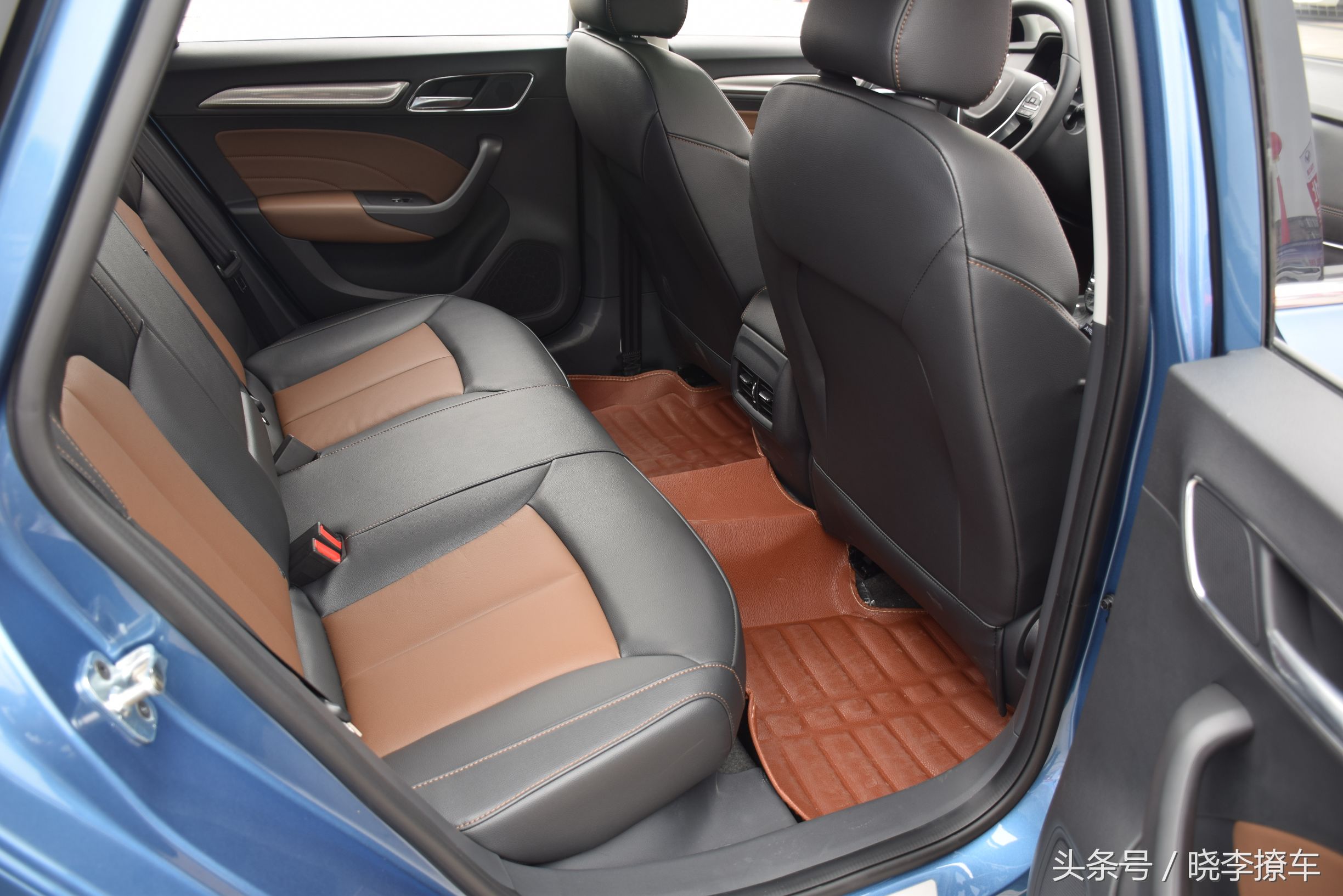 上汽荣威i6提车视频,上汽荣威i6天幕特别版