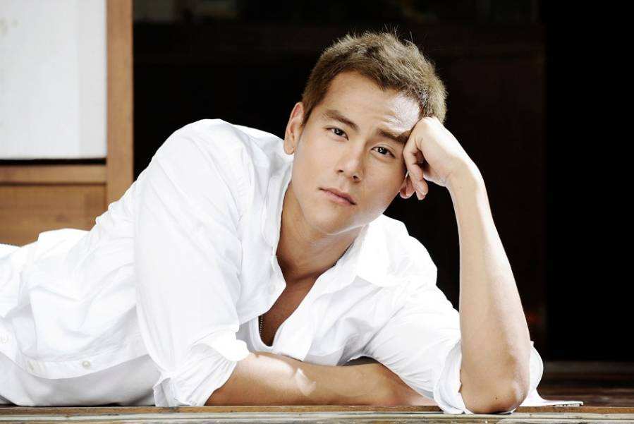 陈学东机场“板寸头”，引领17春男士发型新时尚