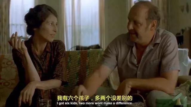 面对这个少女，全镇的人都成了*兽禽**