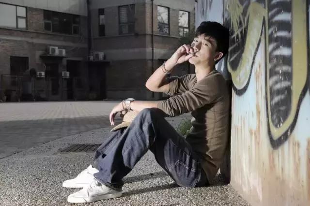 黄轩关心文咏珊,黄轩burberry