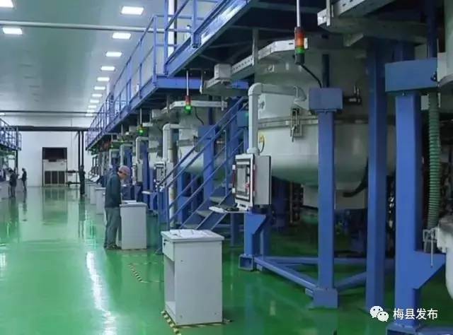 开足马力抓生产持续发力抓进度,聚焦强化招商引资