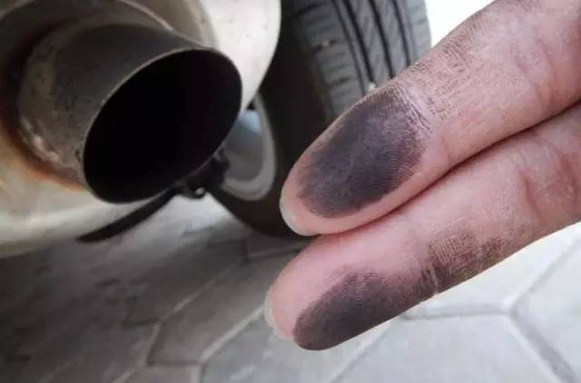 排气口有黑碳,排气管有黑炭正常吗