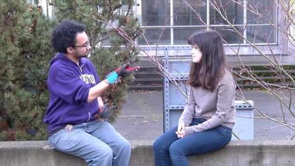 别练手语了，带上“手套”就能说话