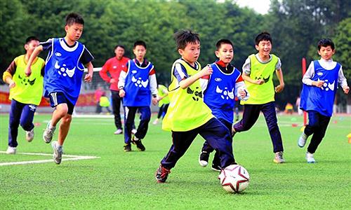 各国足球评选历史第一人,各个国家校园足球