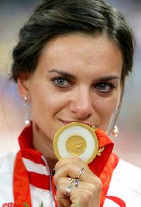 一代传奇！她先练体操后改跳高，职业生涯28次刷新世界记录！