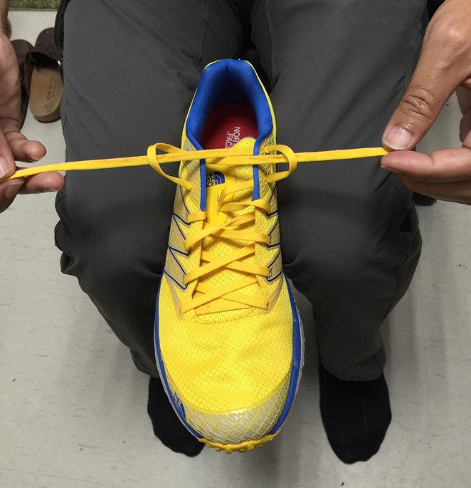 跑步时鞋带怎么系不容易开,如何防止跑步时黑脚趾