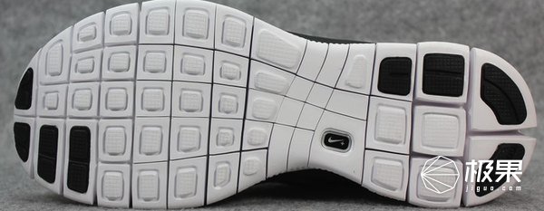 你从不注意的鞋底花纹,却成了乔丹科比封神的“秘密”