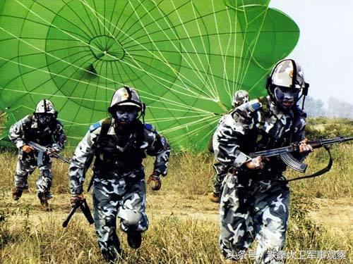 伞兵跳伞后直升机怎么处理,战争中伞兵着陆后降落伞怎么处理