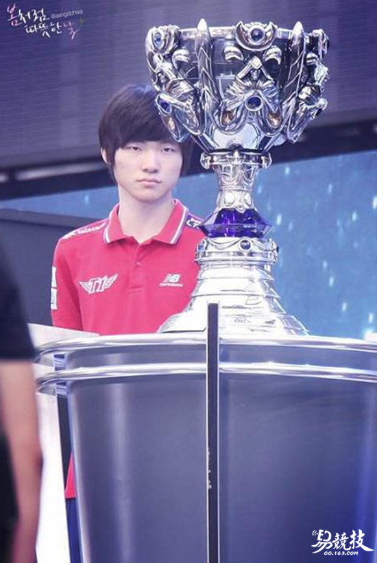 lol最强中单faker登上魔王宝座,回响国服西施